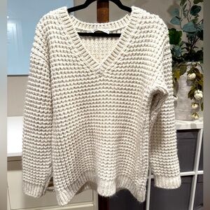 Zara Chunky knit v-neck sweater size S